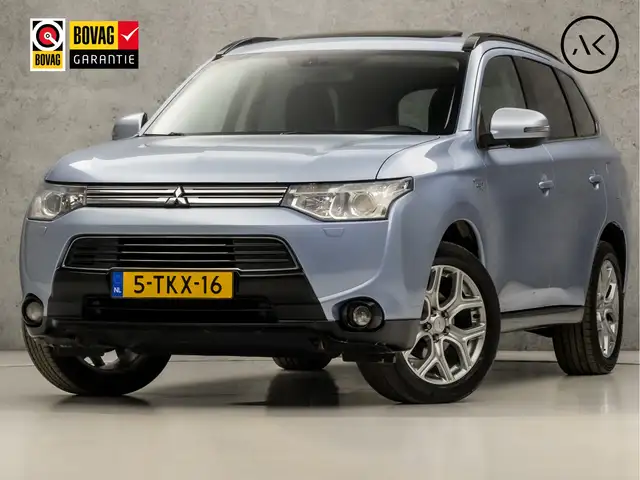Mitsubishi Outlander 2.0 PHEV Deluxe 203Pk Automaat (SCHUIFDAK, NAVIGAT