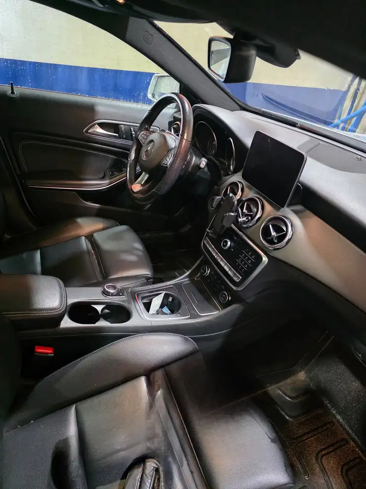 Mercedes-Benz GLA снимка Mercedes-Benz GLA
