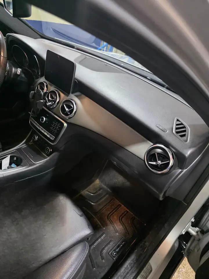 Mercedes-Benz GLA снимка Mercedes-Benz GLA