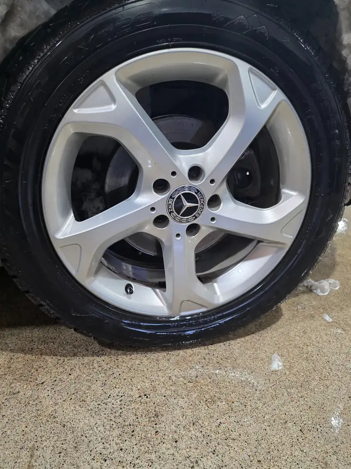 Mercedes-Benz GLA снимка Mercedes-Benz GLA
