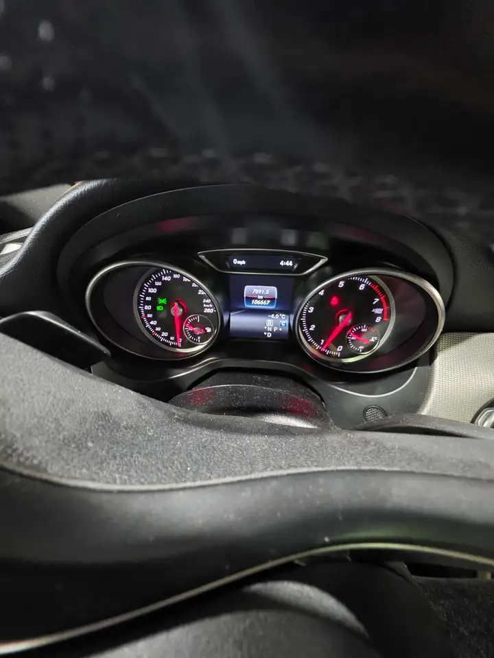 Mercedes-Benz GLA снимка Mercedes-Benz GLA