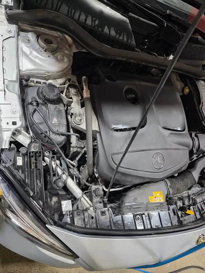 Mercedes-Benz GLA снимка Mercedes-Benz GLA