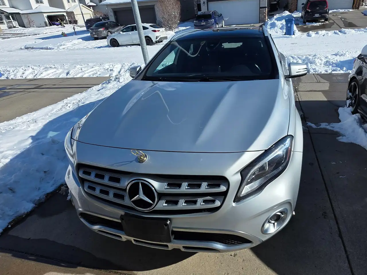 Mercedes-Benz GLA снимка Mercedes-Benz GLA