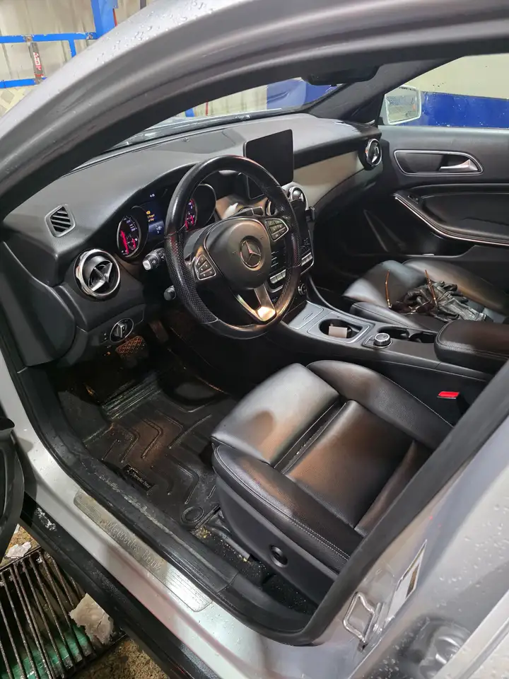 Mercedes-Benz GLA снимка Mercedes-Benz GLA