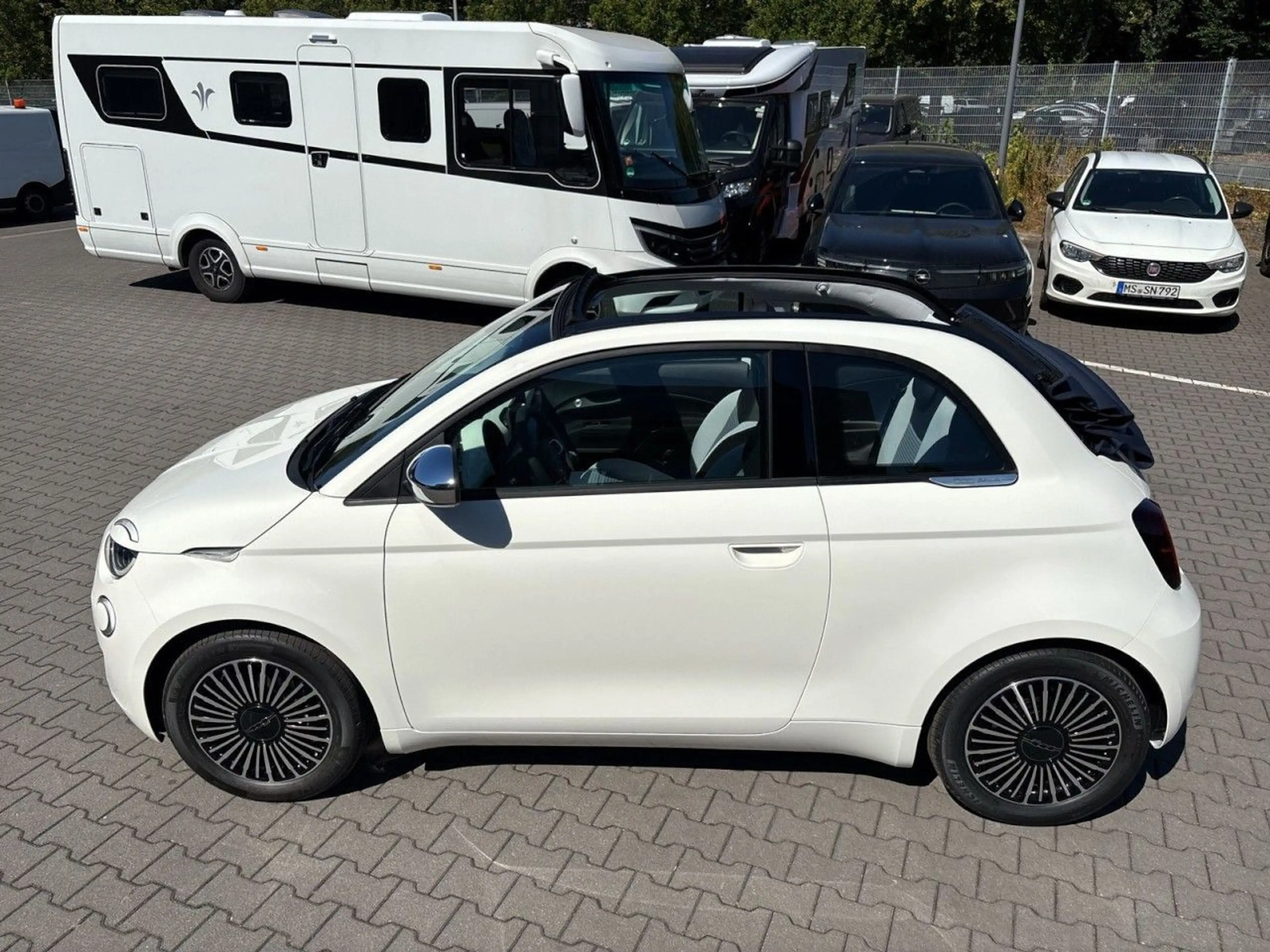 Fiat 500C Hybrid Dolcevita — photo 13