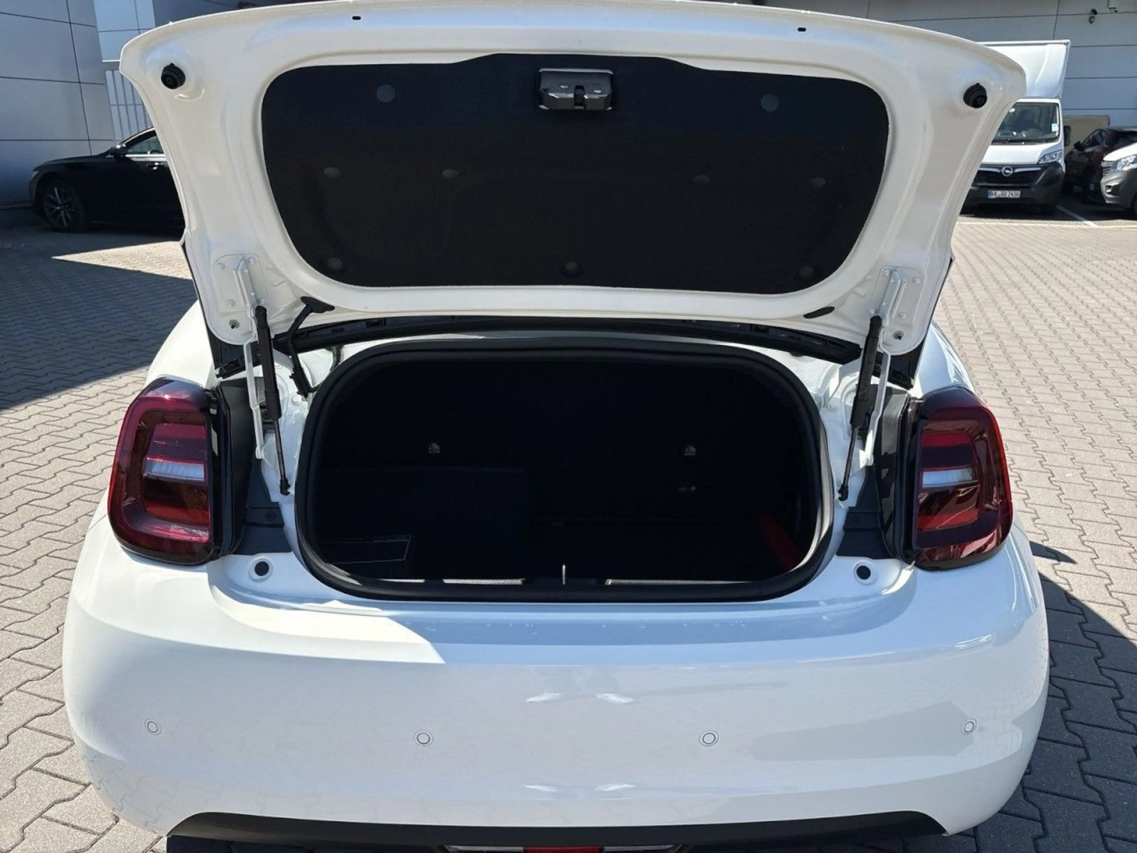 Fiat 500C Hybrid Dolcevita — photo 6