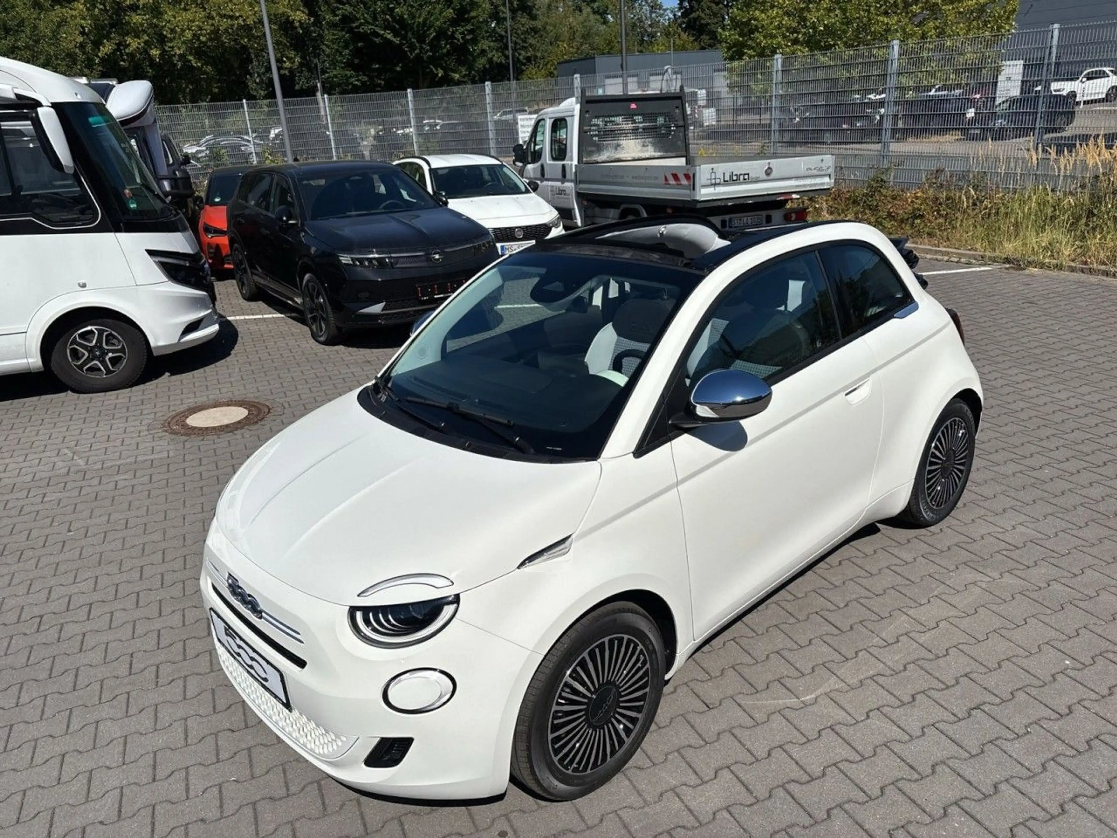 Fiat 500C Hybrid Dolcevita — photo 12