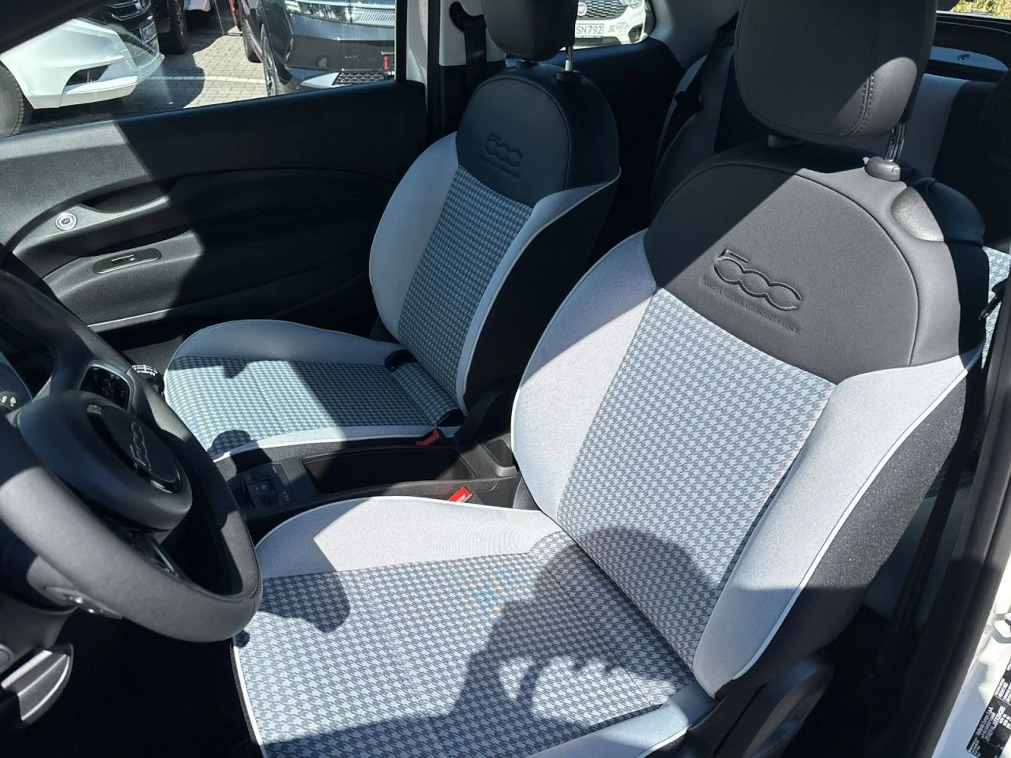 Fiat 500C Hybrid Dolcevita — photo 10