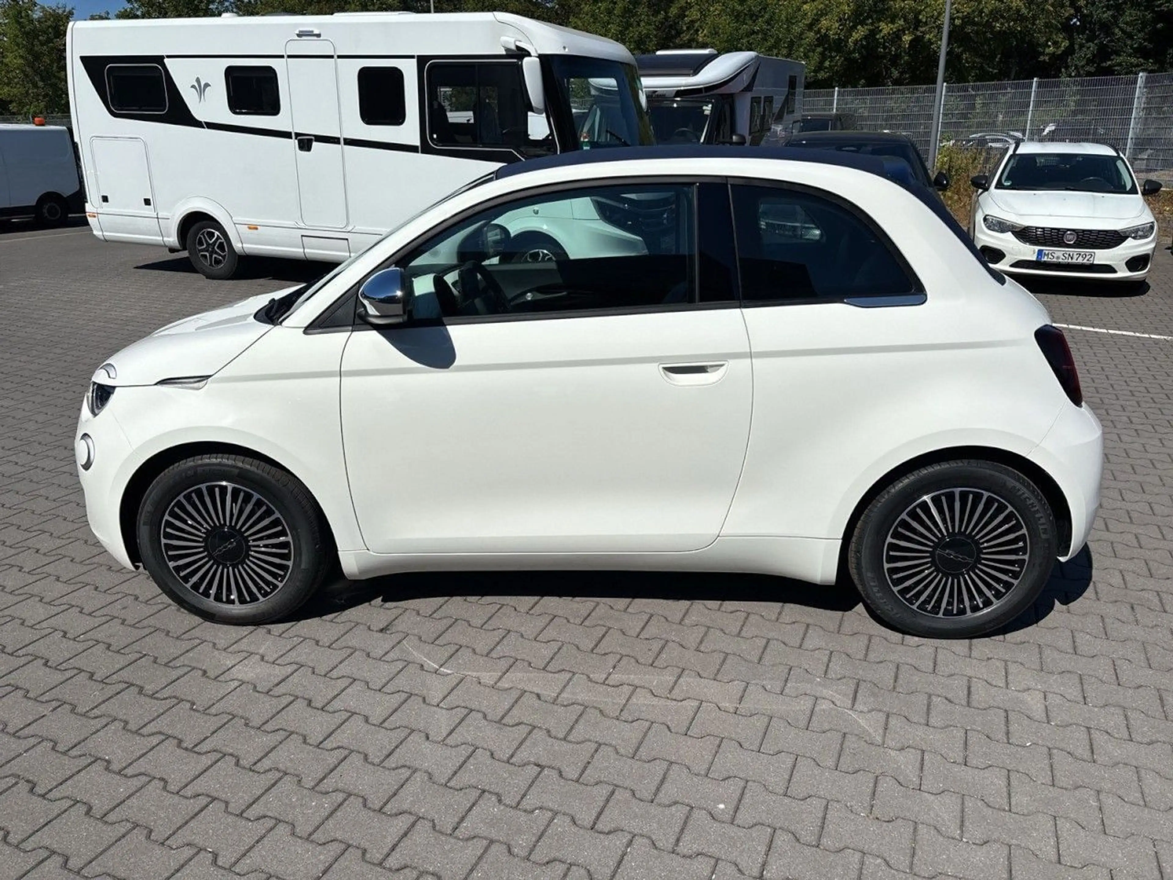 Fiat 500C Hybrid Dolcevita — photo 3