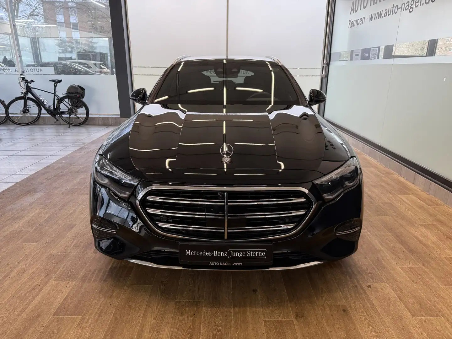 Mercedes-Benz E 200 E 200 T Exclusive +DIGITAL-LIGHT+NAVI+DISTRONIC+ Schwarz - 2
