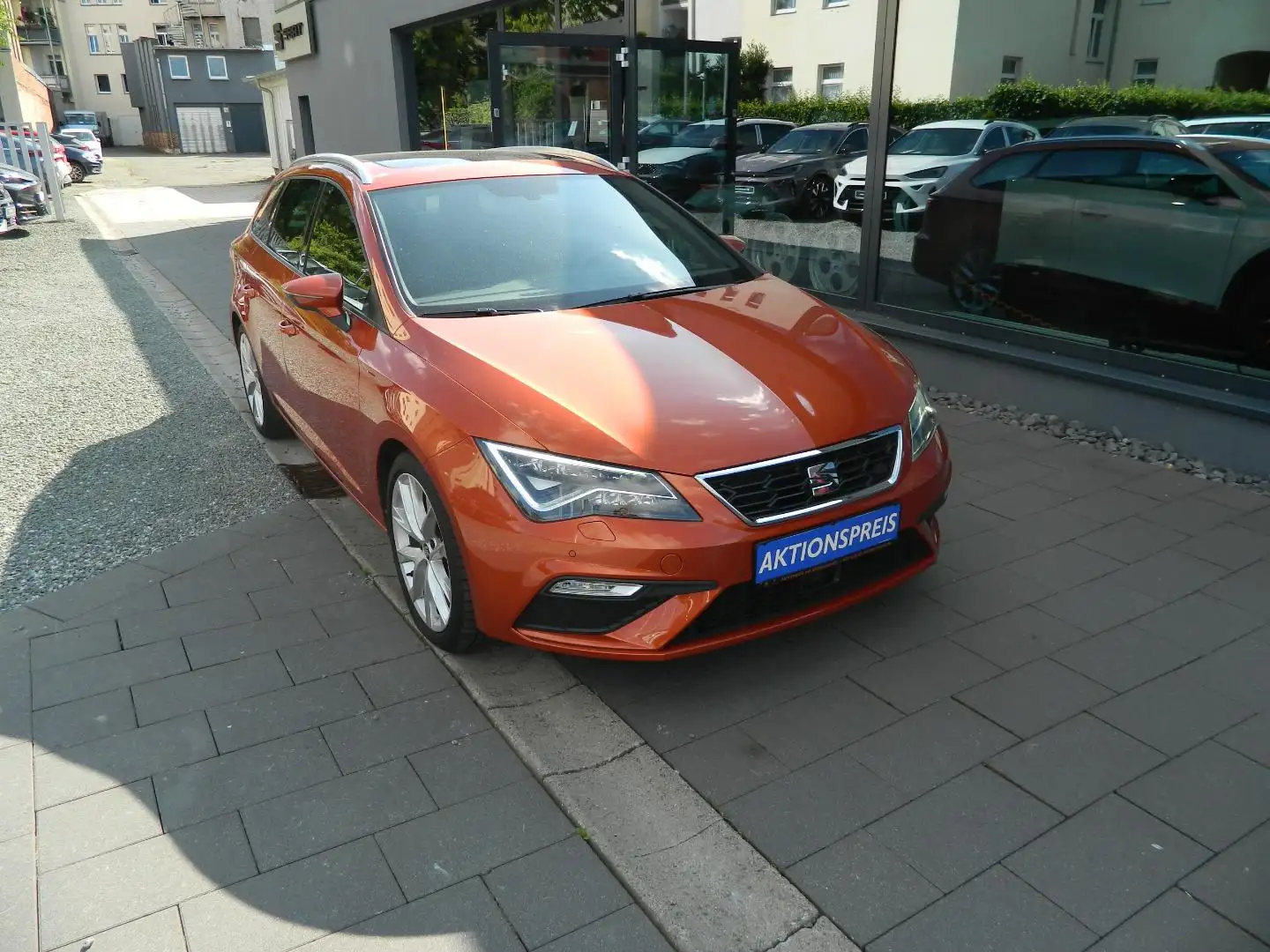 SEAT Leon FR 2.0 TDI DSG AHZV/Sitzheiz/Navi/VollLED/PDC/Pano Orange - 1