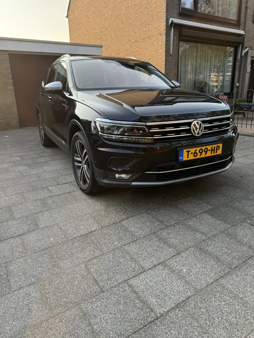 Volkswagen Tiguan 2.0 4M HL Bus R 7p. Zwart - 1