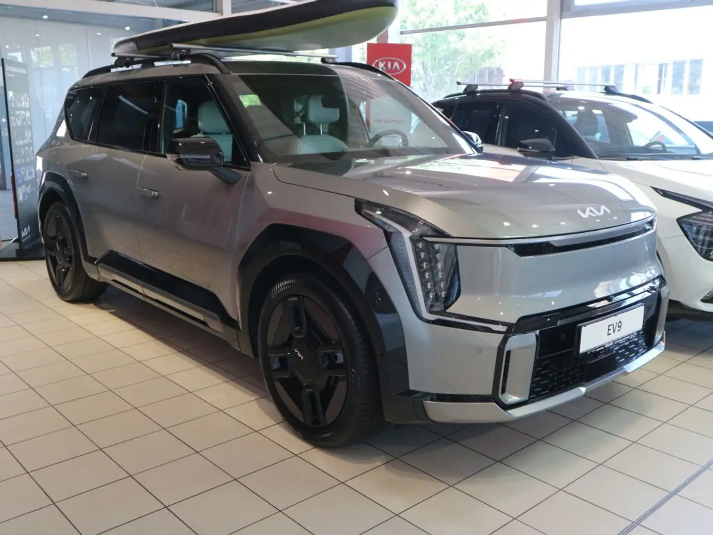 Kia EV9 99,8-kWh AWD GT-line Launch Edition Grau - 2