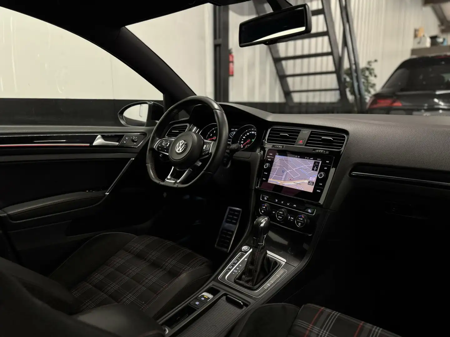 Volkswagen Golf GTI 2.0 TSI Performance|400PK!|SubWoofer|Key Zwart - 2