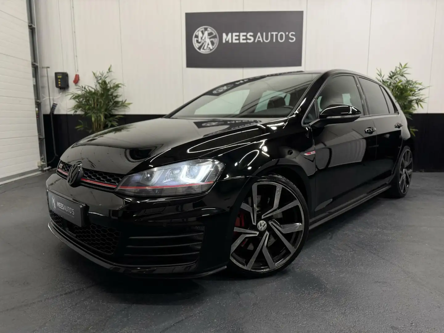 Volkswagen Golf GTI 2.0 TSI Performance|400PK!|SubWoofer|Key Zwart - 1