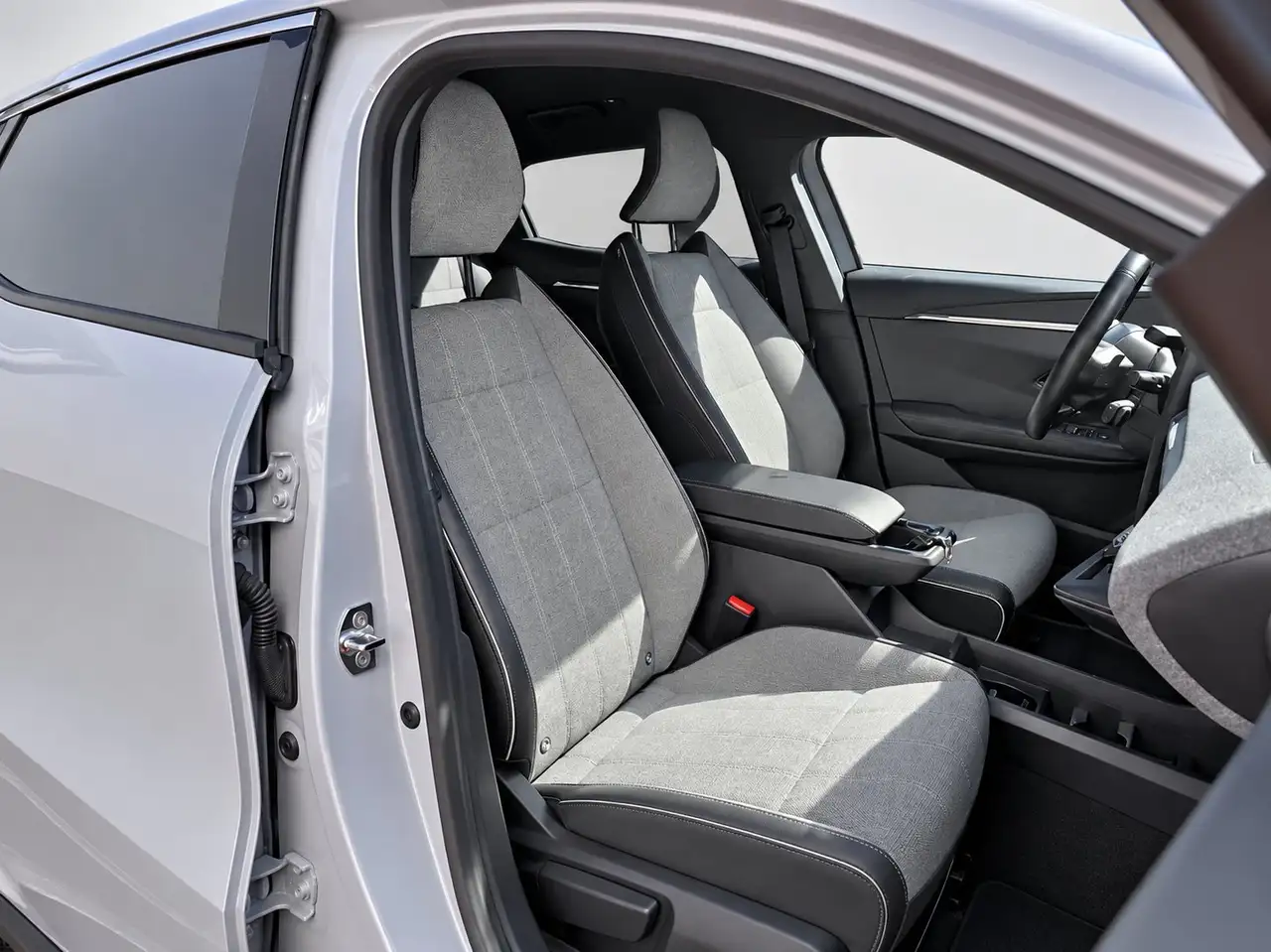 Renault Megane E-Tech — photo 8