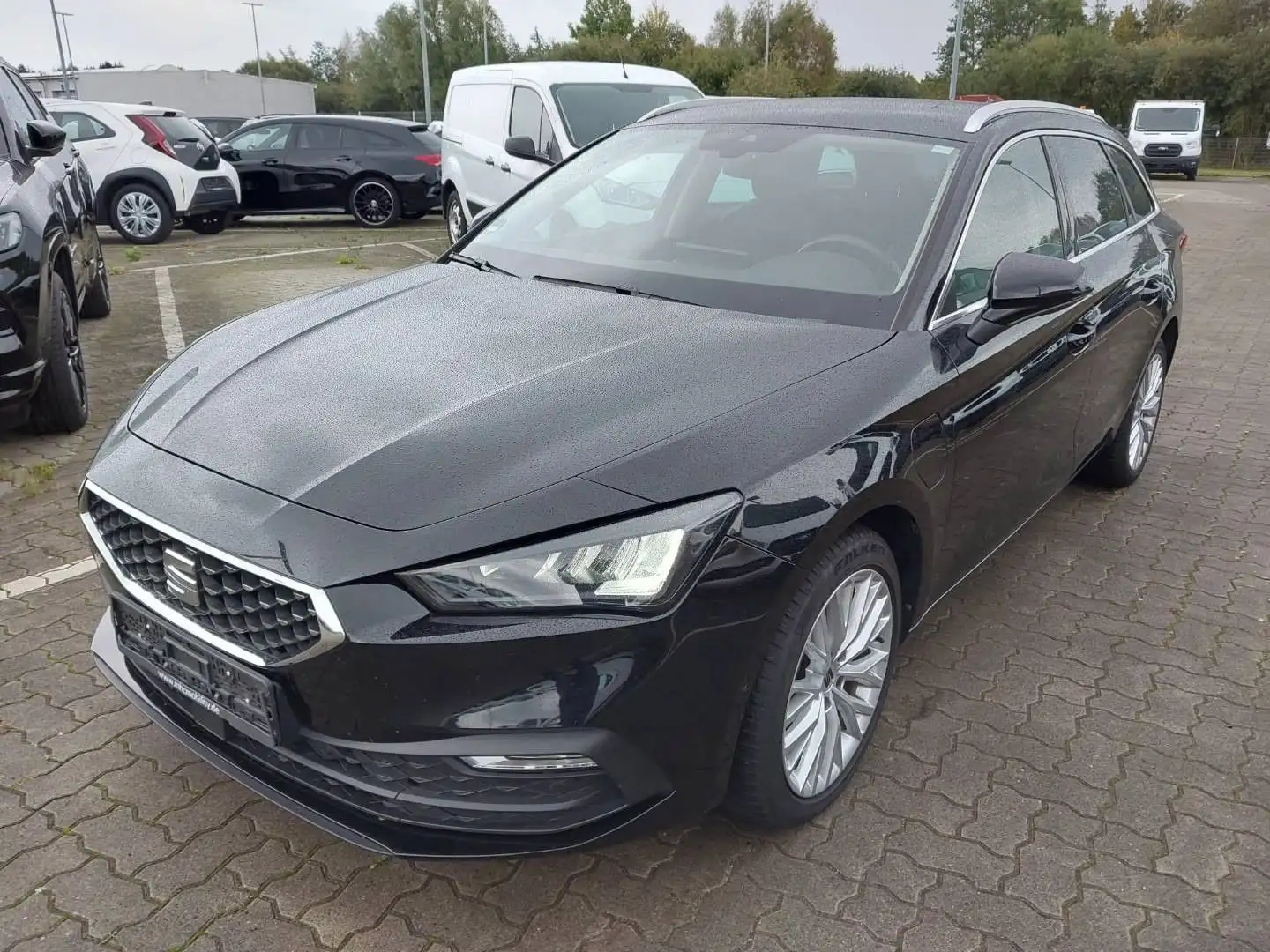 SEAT Leon Sportstourer Xcellence 1.4TSI e-Hybrid Schwarz - 1