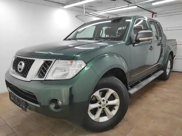 Nissan Navara 2.5 Double Cab SE 4X4 KLIMAA SHZ ALU AHK PDC ESP