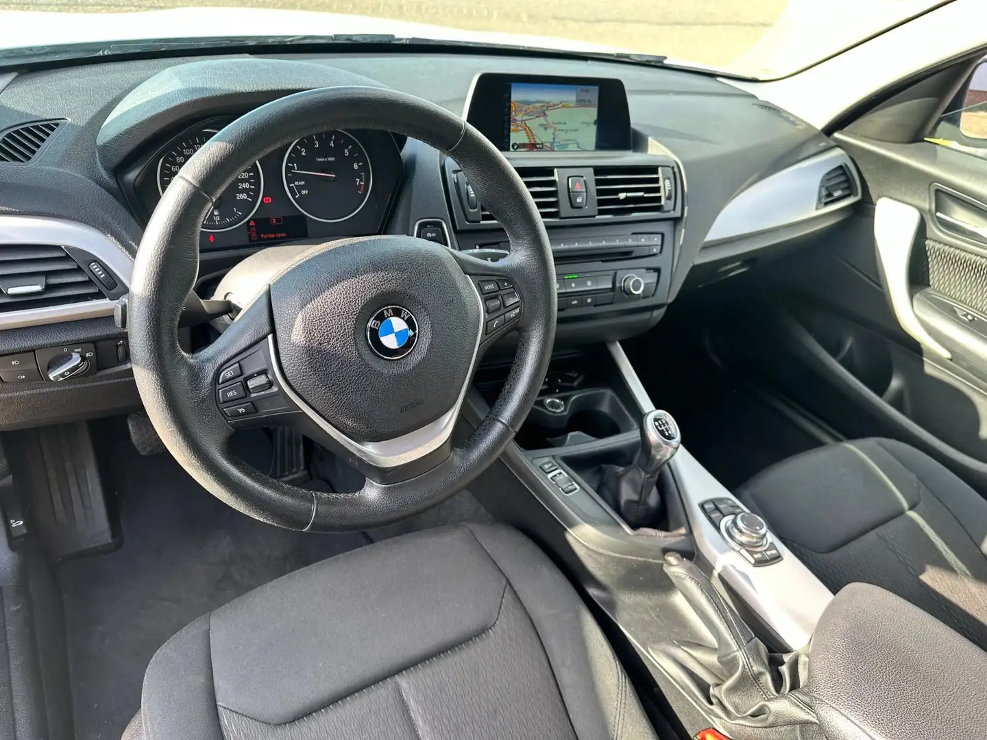 BMW 116 1-serie 116i NAP 5D Airco Xenon Nieuwe APK Navi Sc Wit - 2