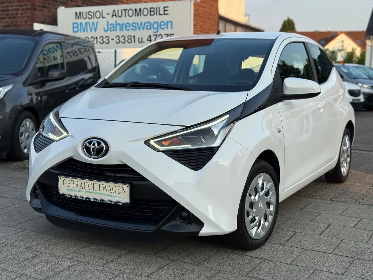 Toyota AYGO x-play *Kamera*Apple*Android*Sitzhz.*Klima* Weiß - 1