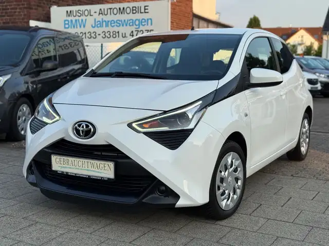 Toyota AYGO x-play *Kamera*Apple*Android*Sitzhz.*Klima*