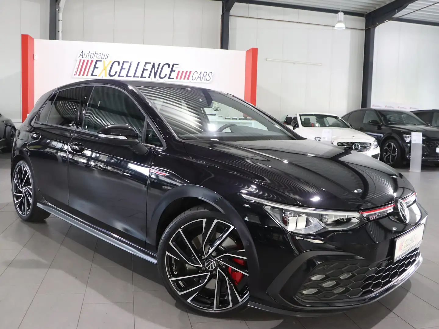 Volkswagen Golf GTI VIII 2.0 TSI DSG IQ GTI-SPORT-PAKET Schwarz - 2