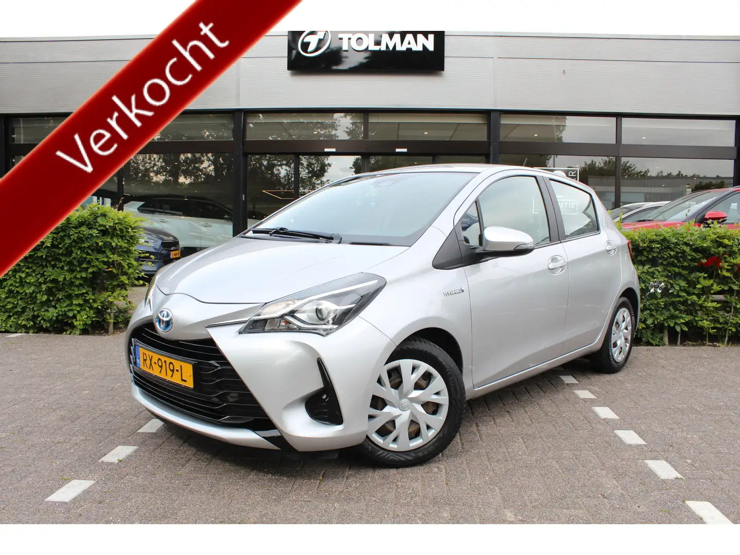 Toyota Yaris 1.5 Hybrid Aspiration | Rijklaar | Navi | Cruise | Zilver - 1