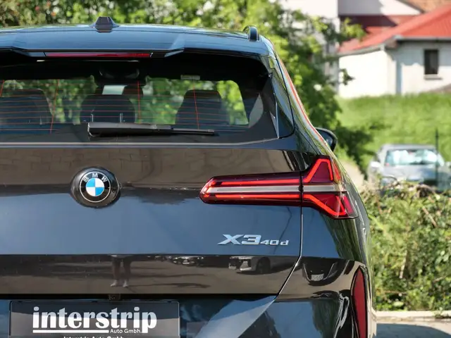 BMW X3 view 10