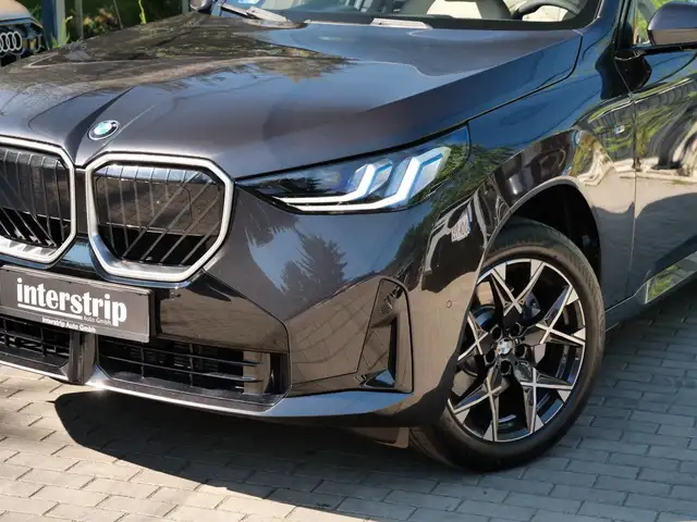 BMW X3 view 8