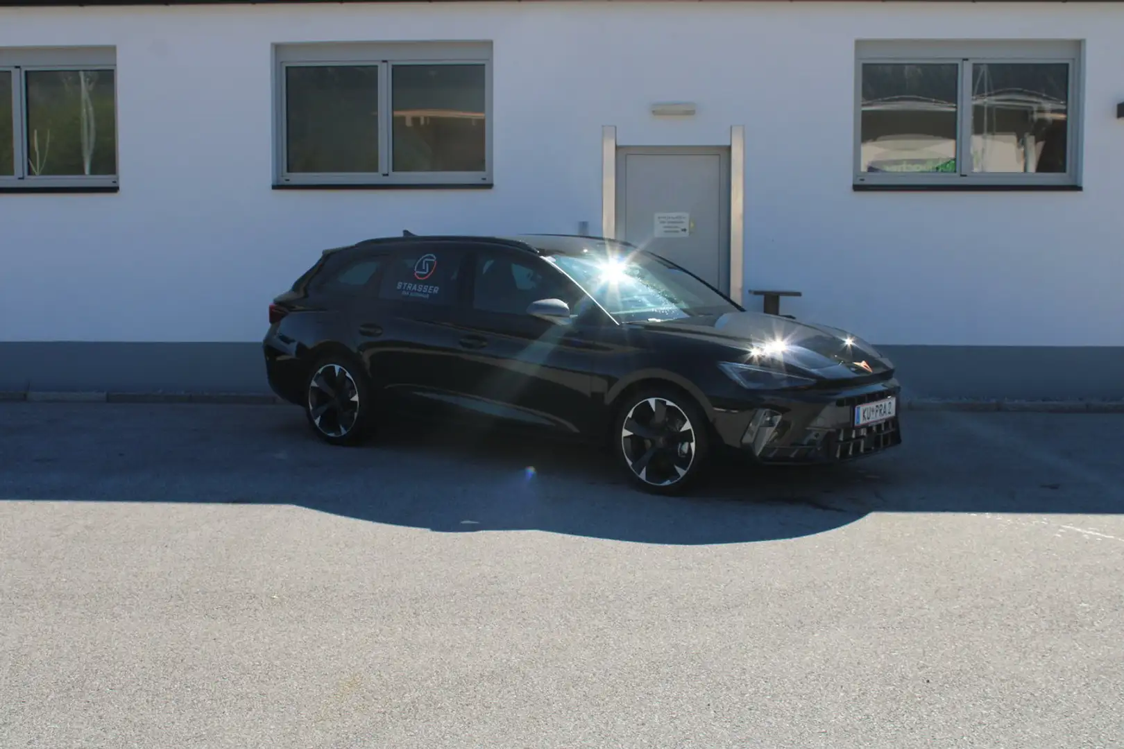 CUPRA Leon e-HYBRID 150/204 Schwarz - 1