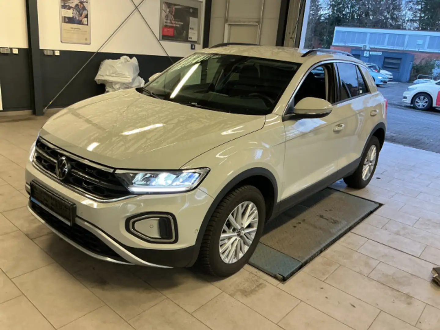 Volkswagen T-Roc 1.5 TSI Life ACC Kamera CarPlay LED Stzhzg Grau - 2