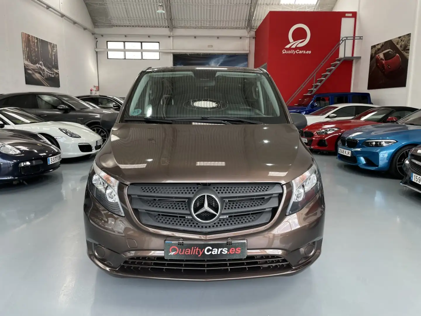 Mercedes-Benz Vito Tourer 111 CDI Pro Extralarga Marrón - 2