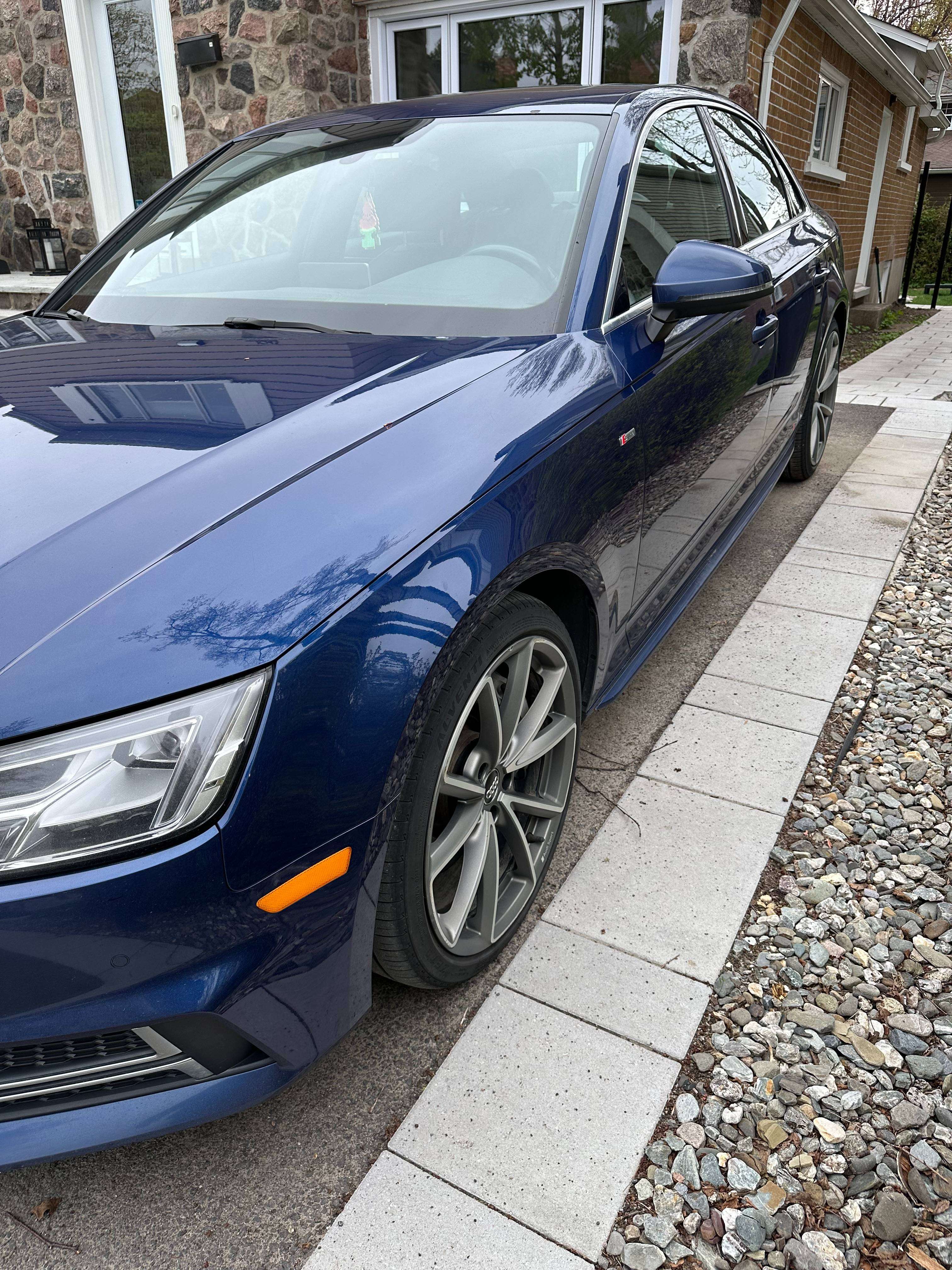 2018 Audi A4 Sedan 2.0 TFSI quattro Progressiv S Tronic alt 2