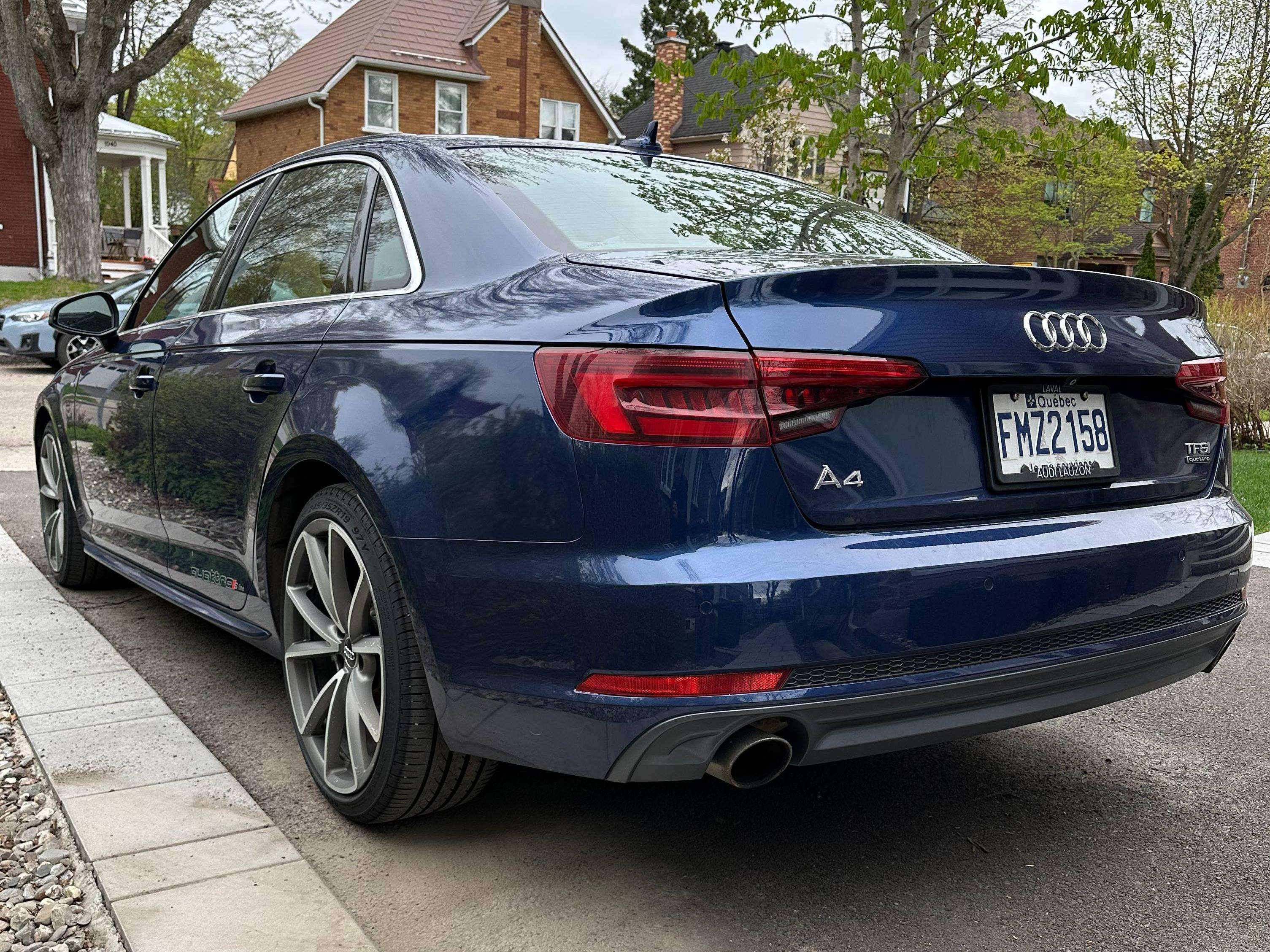 2018 Audi A4 Sedan 2.0 TFSI quattro Progressiv S Tronic alt 3