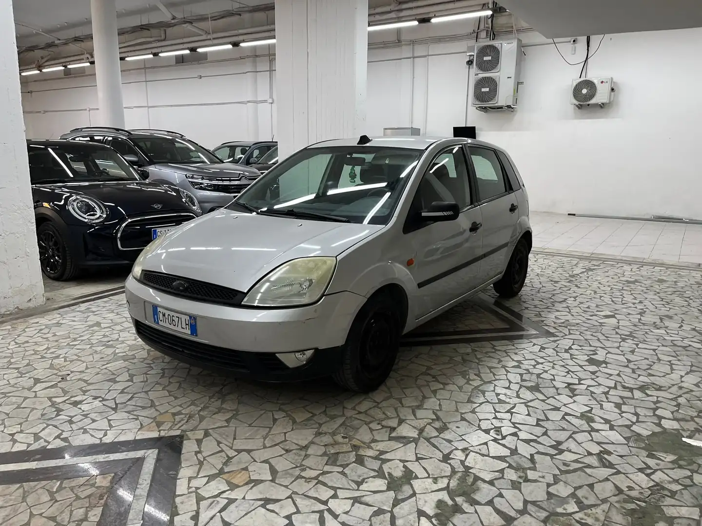 Ford Fiesta 1.4 tdci 67 CV 2004 Argento - 2