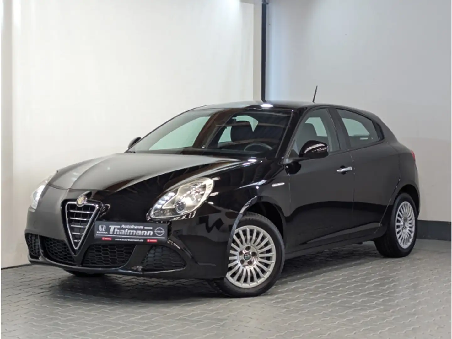 Alfa Romeo Giulietta Basis 1.4 16V Чорний - 2