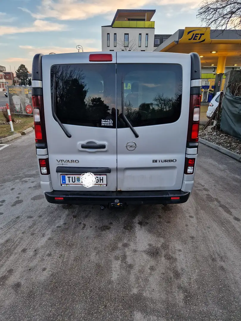 Opel Vivaro Camperausbau Silber - 2
