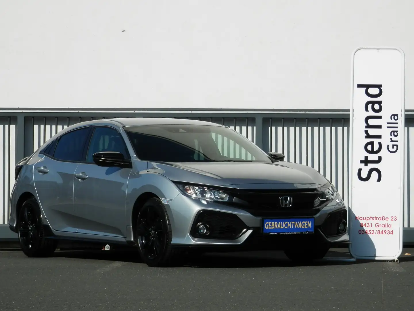 Honda Civic 1,0 VTEC Turbo Dynamic Silber - 1