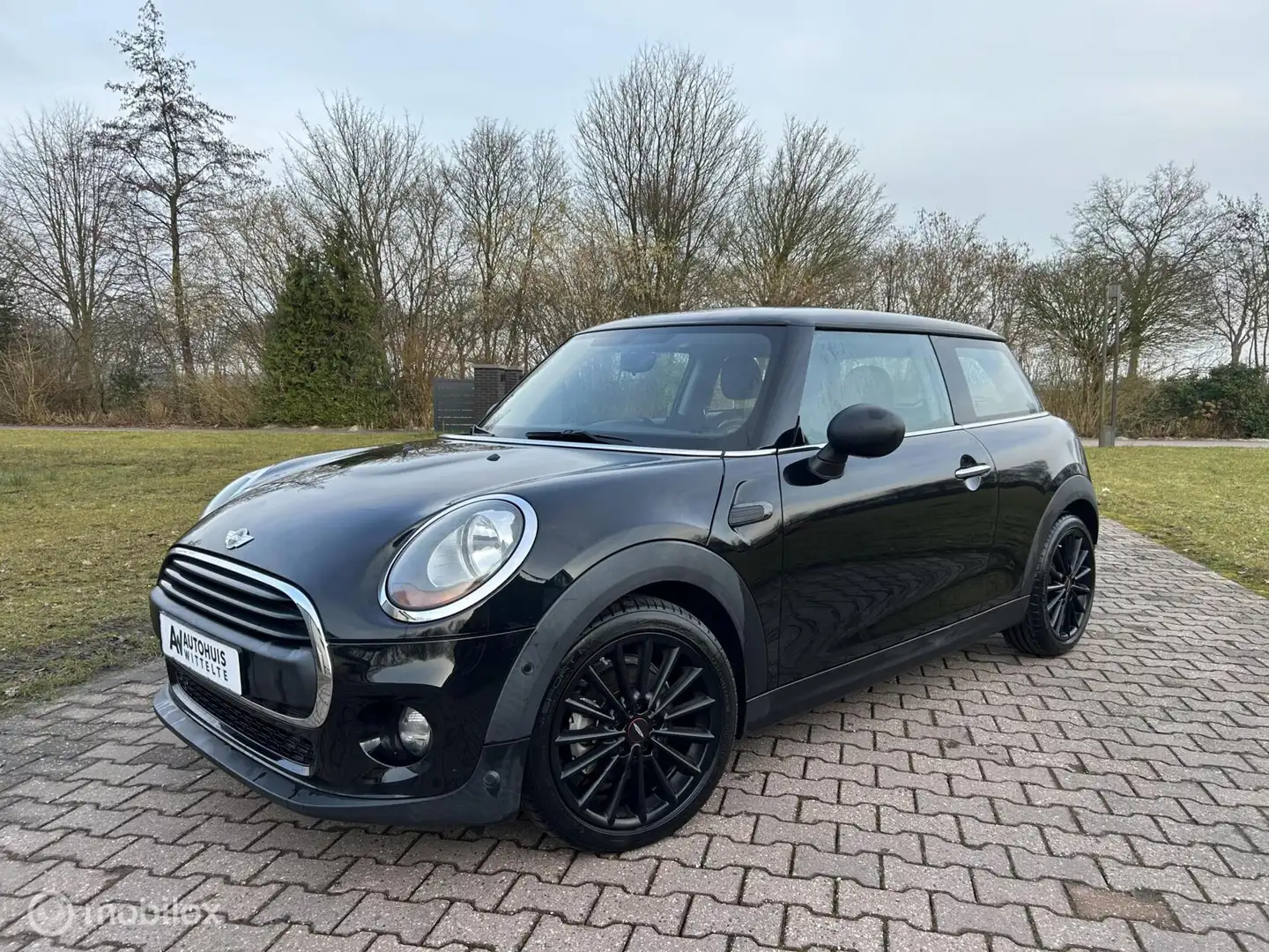 MINI One Mini 1.2 Cruise, PDC, Airco Schwarz - 1