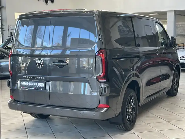 Volkswagen Transporter view 3