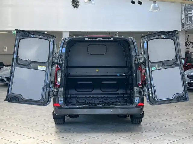 Volkswagen Transporter view 10