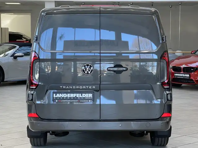 Volkswagen Transporter view 4