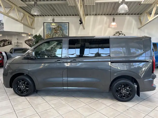 Volkswagen Transporter view 6