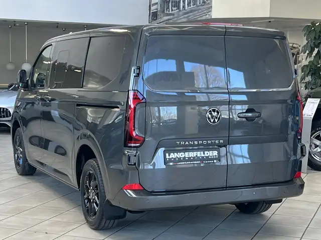 Volkswagen Transporter view 5