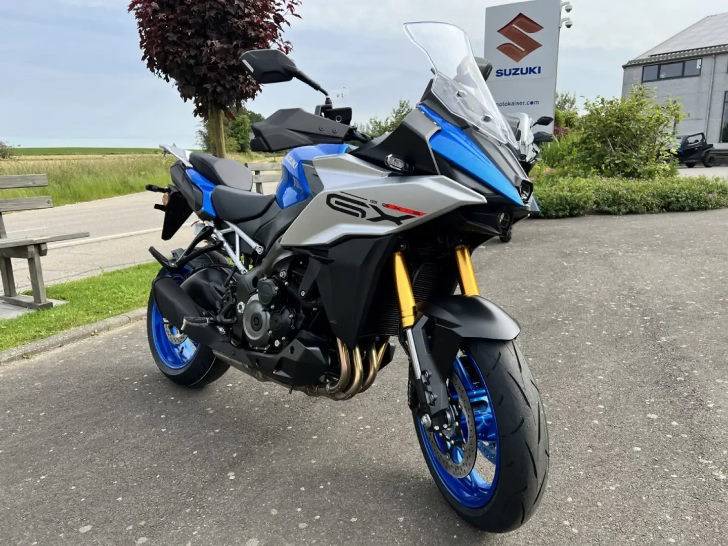 Suzuki GSX-S 1000GX Blauw - 1