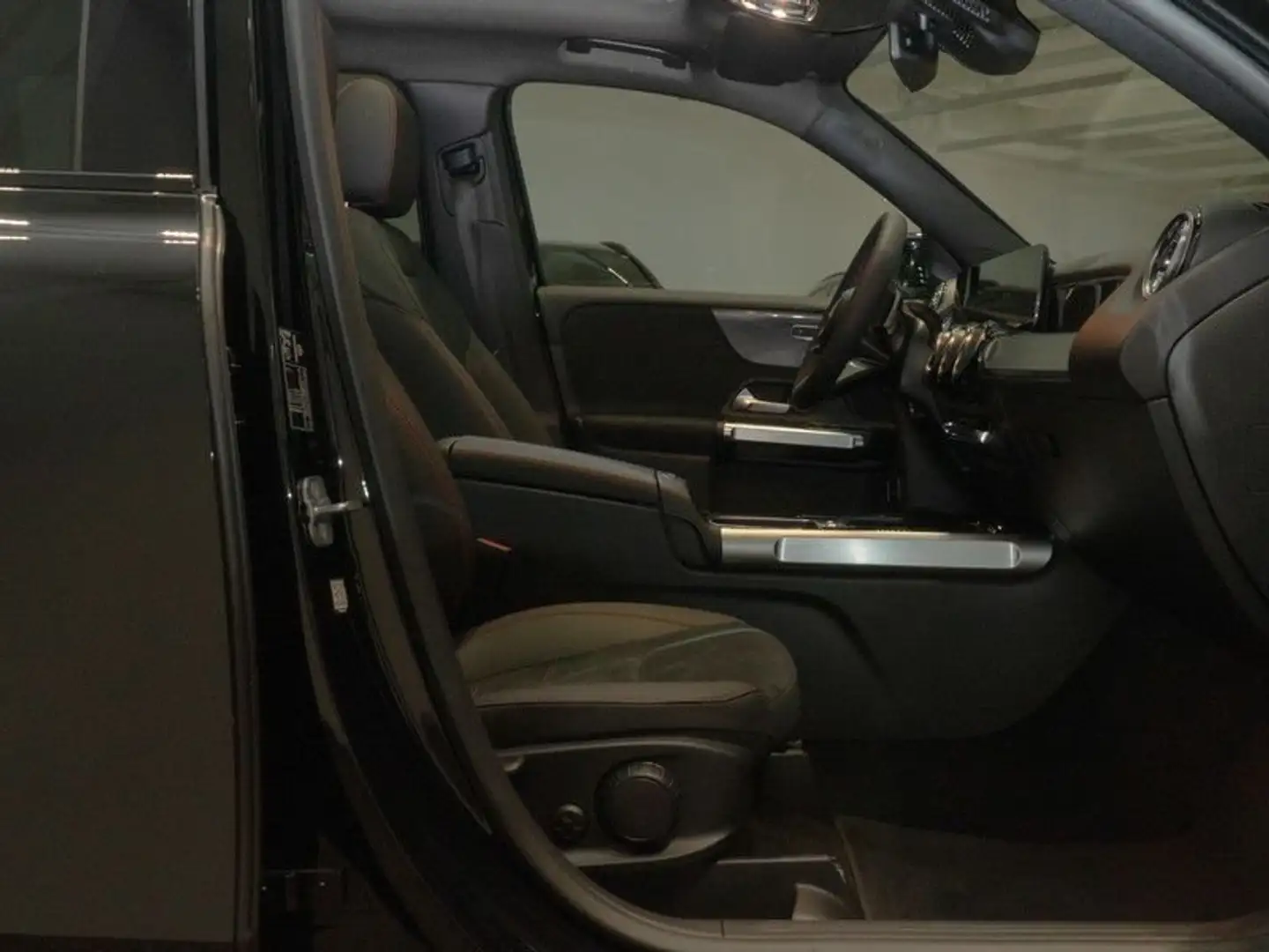 Mercedes-Benz GLB 200 4-Matic Luxury Line Noir - 2
