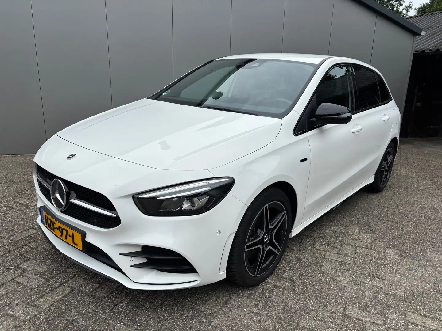 Mercedes-Benz B 250 e Business Solution AMG Limited Wit - 1