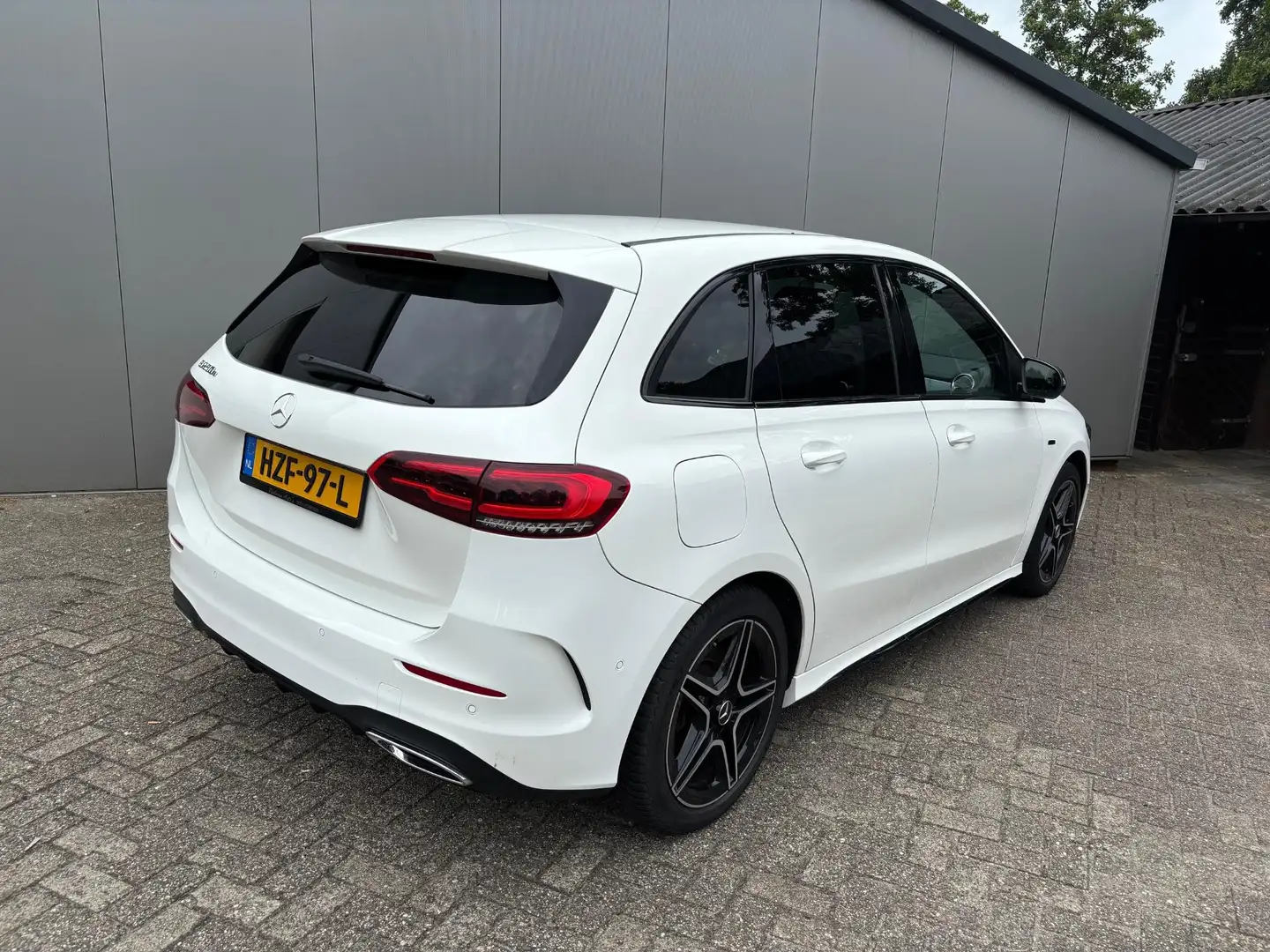 Mercedes-Benz B 250 e Business Solution AMG Limited Wit - 2