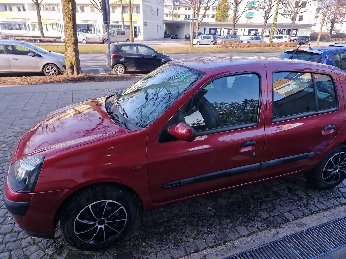 Renault Clio 1.4 16V Privilege Rot - 1