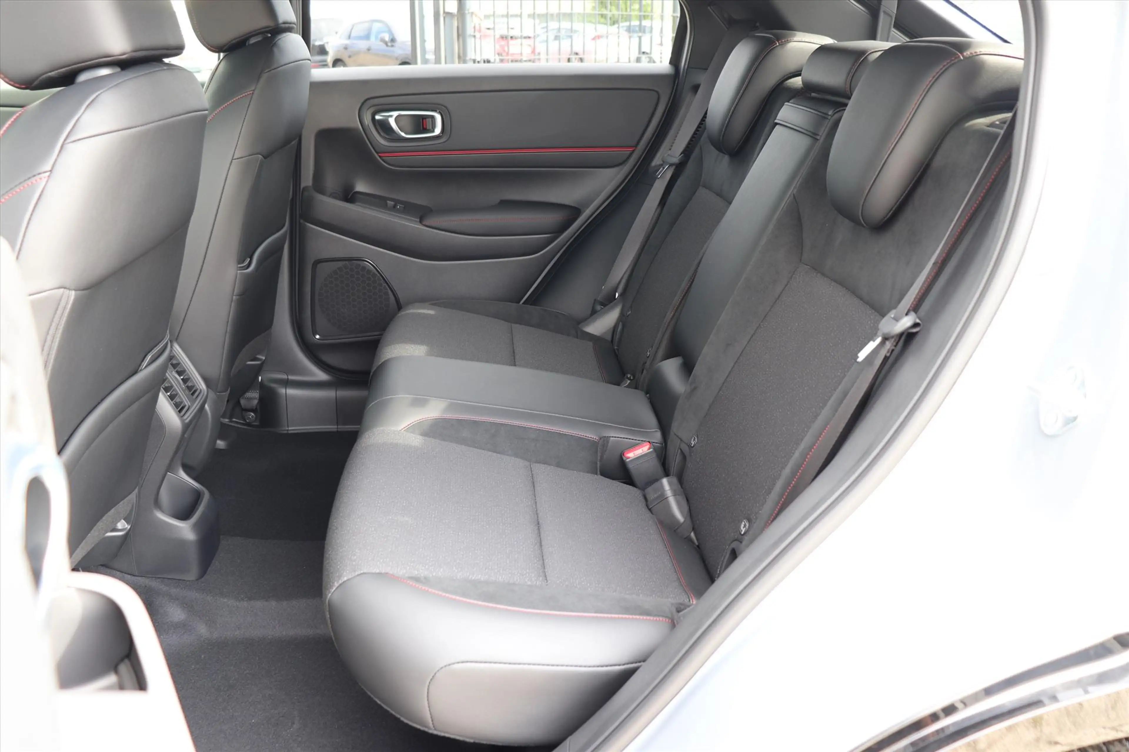 Honda HR-V 1.5 e:HEV i-MMD 131pk CVT Advance Sport — photo 16